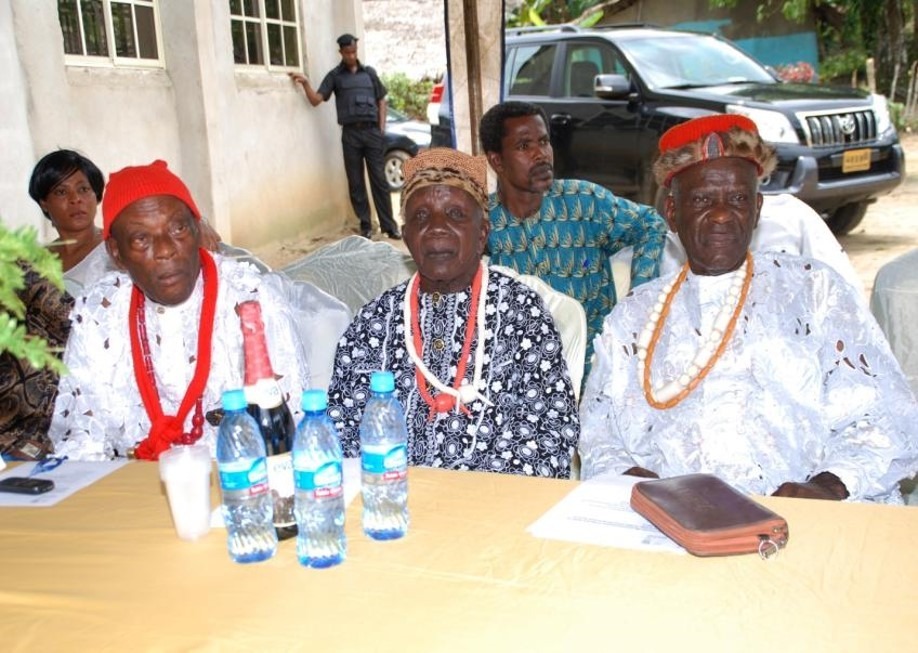 CHIEFS OF MBO DURING COMMISSIONING OF MARKET STALL 02